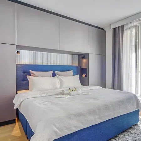 Luxe Near Pere Lachaise Cemetery *